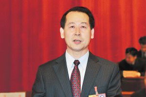 市长王亮做政府工作报告